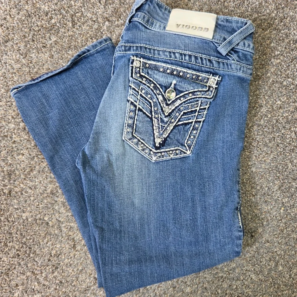 Vigoss The New York Capri Jeans Blue Medium Wash Embellished Size 7/8 Length 21